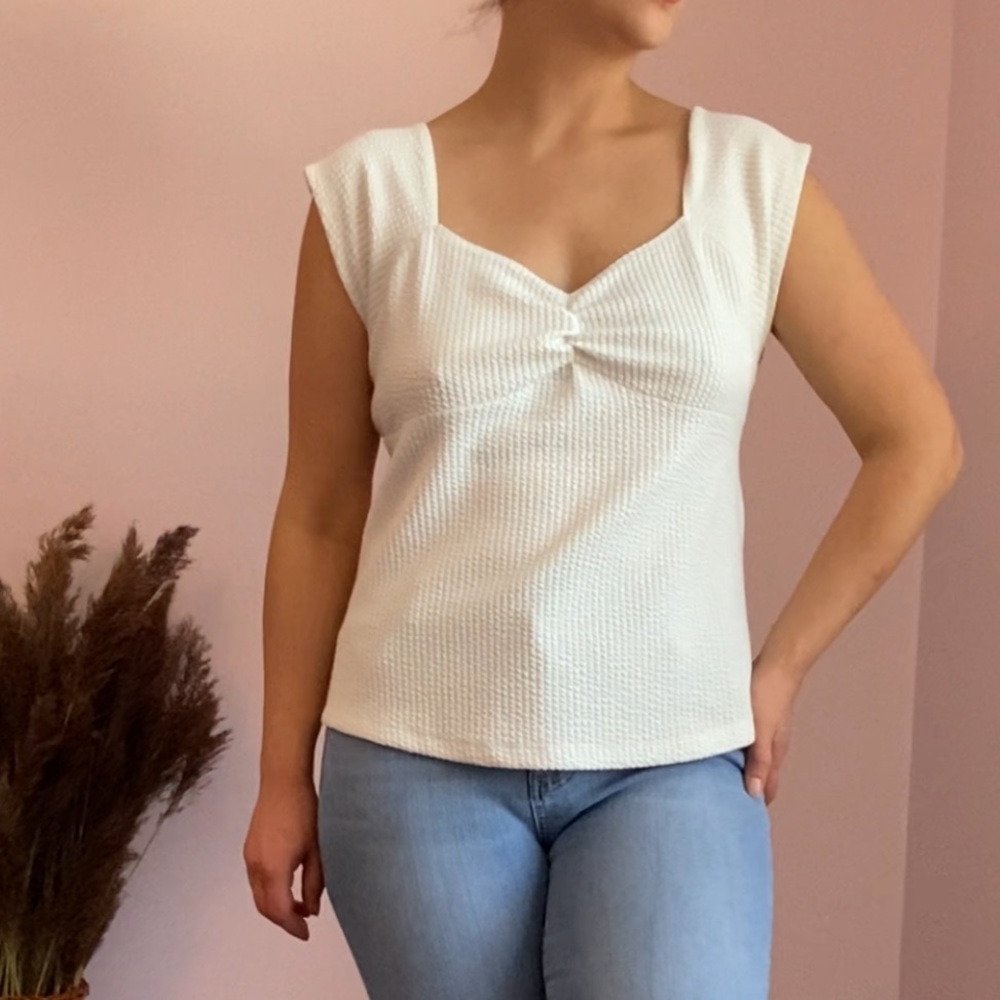 Maeve by Anthropologie white v neck T shirt